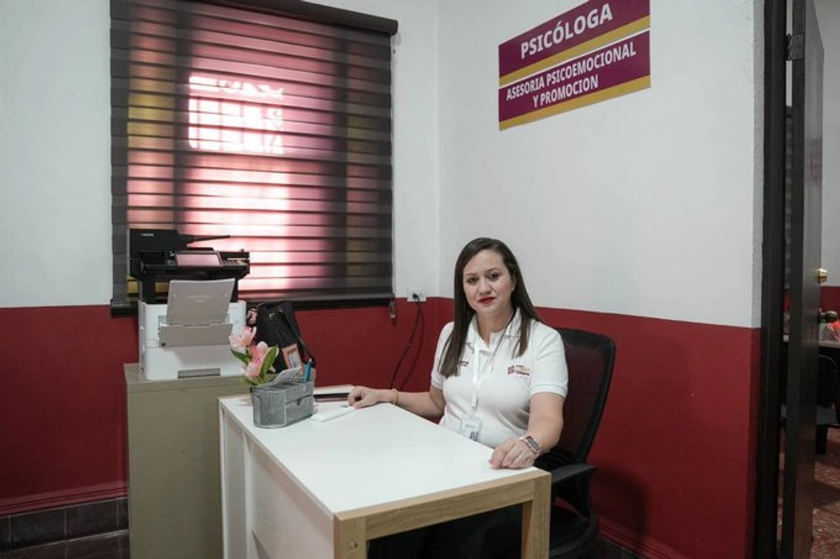 En la Línea de las Mujeres 079 opción 1, las mujeres reciben asesoría jurídica y atención psicoemocional. Foto 