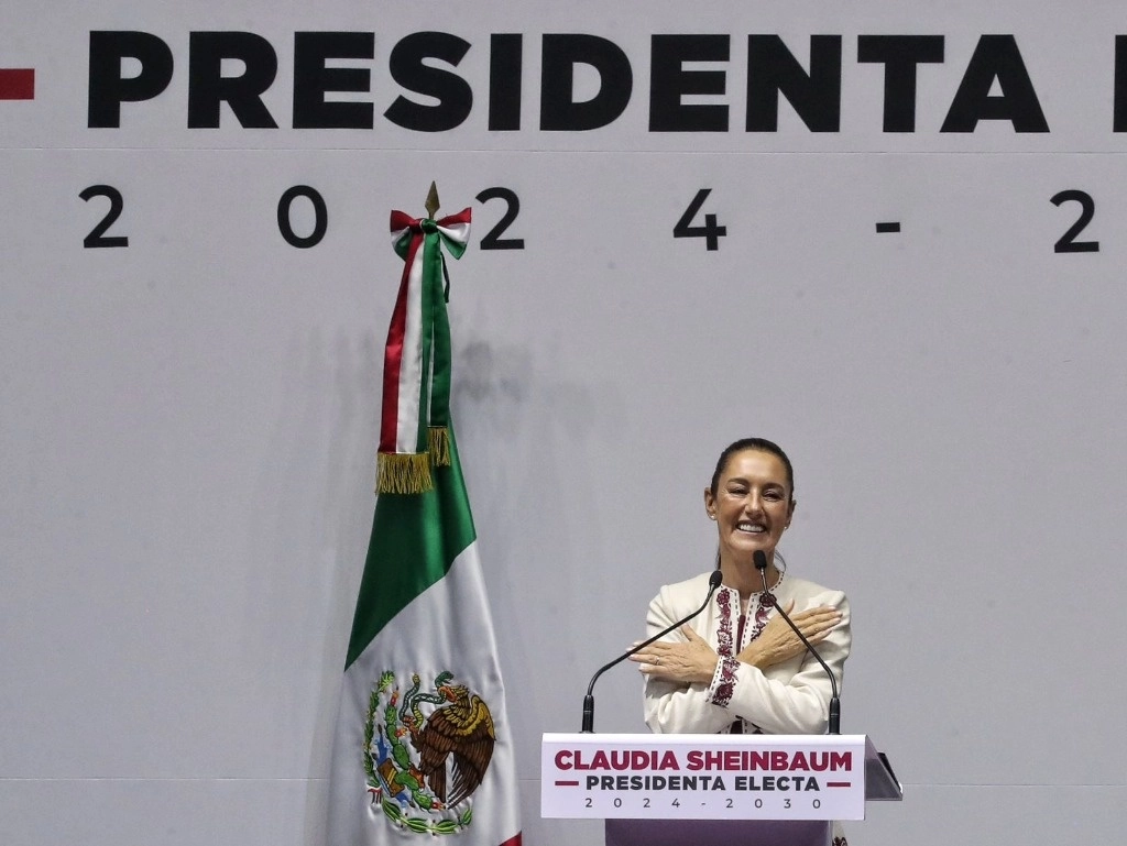 La presidenta electa Claudia Sheinbaum durante su discurso ofrecido en el Teatro Metropolitan, en la Ciudad de México, el 15 de agosto de 2024. Foto Marco Peláez