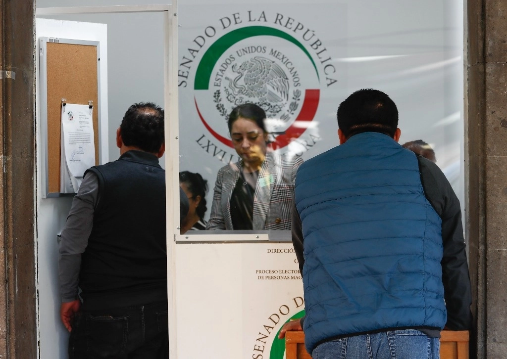 Registro de aspirantes para participar en la elección de jueces, magistrados y ministros, el 24 de noviembre de 2024. Foto Víctor Camacho