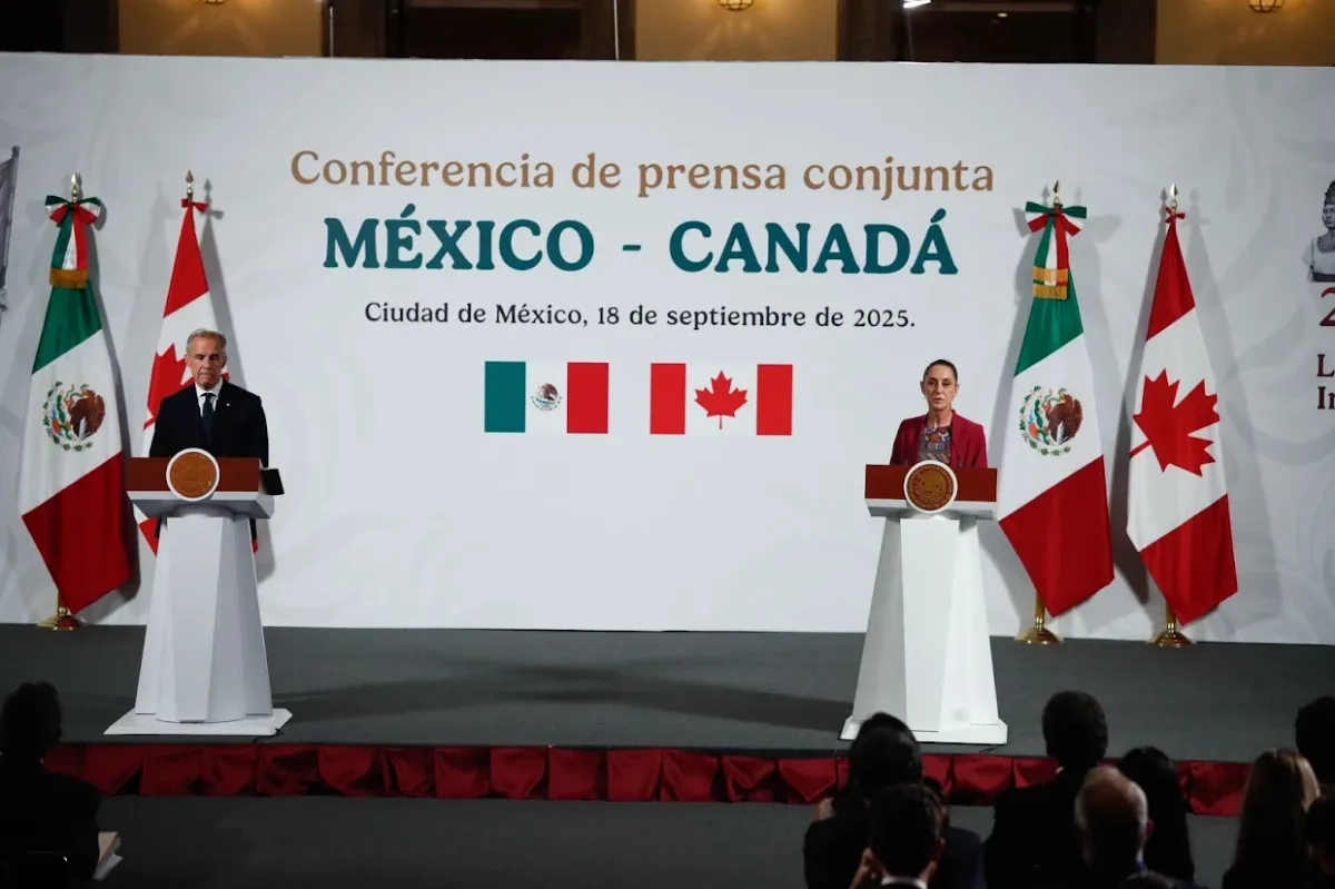 El primer ministro de Canadá, Mark Carney y  la presidenta de México Claudia Sheinbaum, realizan una conferencia conjunta, al término de la reunión que sostuvieron en privado,  en el salón Tesorería de  Palacio Nacional, en la Cuidad de México, 18 de septiembre. Foto