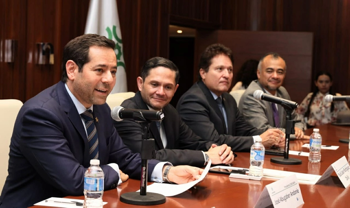 José Abugaber Andonie dijo que como sector empresarial la industria respalda el aumento al minisalario, porque es “un acto de justicia para los trabajadores”. Foto tomada del Twitter de @CONCAMIN / Archivo
