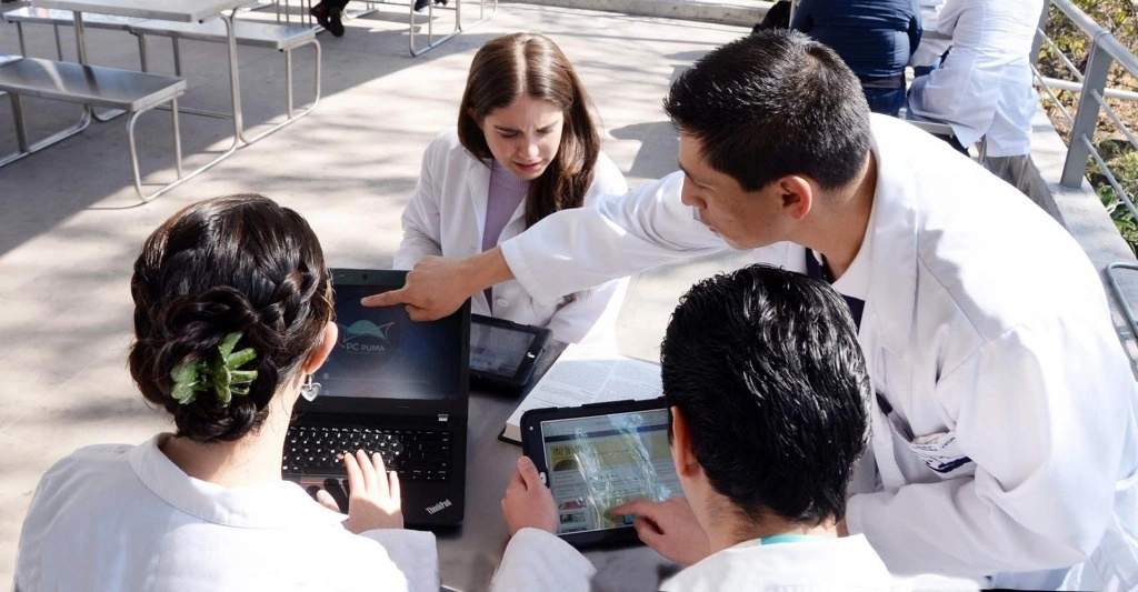 Académicos y estudiantes investigan los efectos negativos de la exposición a campos electromagnéticos. Foto Cuartoscuro 