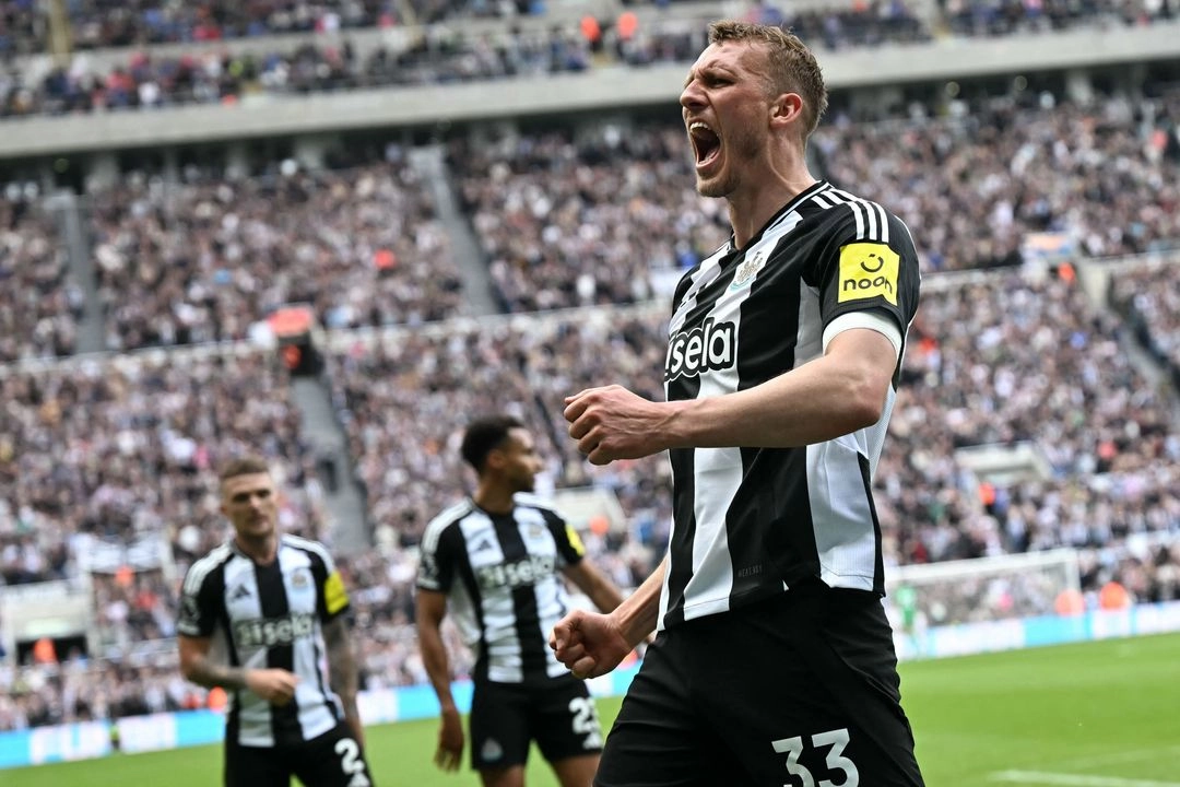 Dan Burn marcó el segundo gol de Newcastle ante Ipswich al minuto 56 del partido de la fecha 34 de la Liga Premier. Foto 