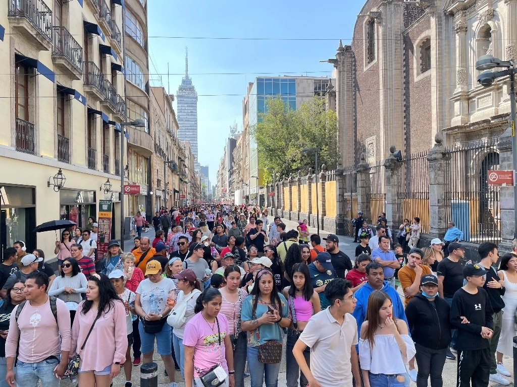 En dos décadas, la mayoría de los mexicanos tendrá entre 40 y 54 años. Foto Roberto García Ortiz


