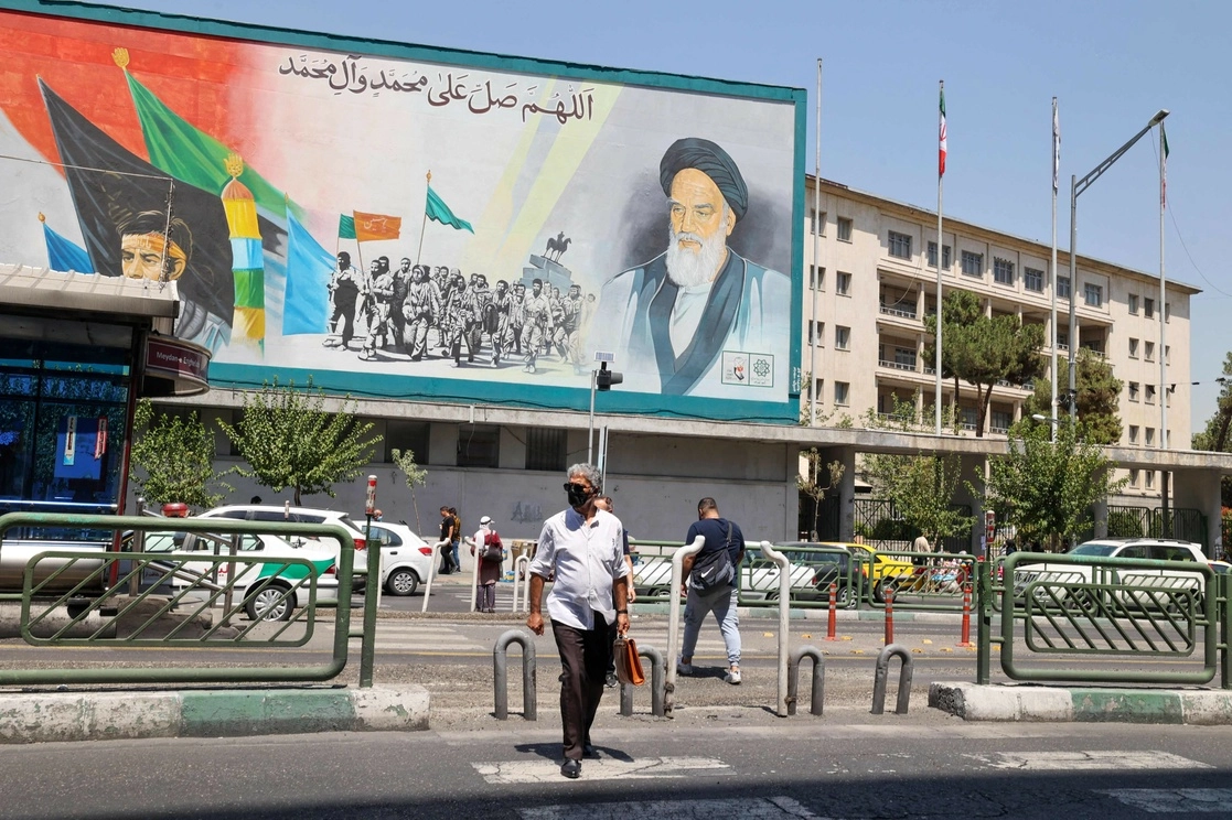 Imagen del ayatola Ruhollah Jomeini, quien en 1989 emitió la ‘fatwa’ en contra del escritor Salman Rushdie. Foto Afp