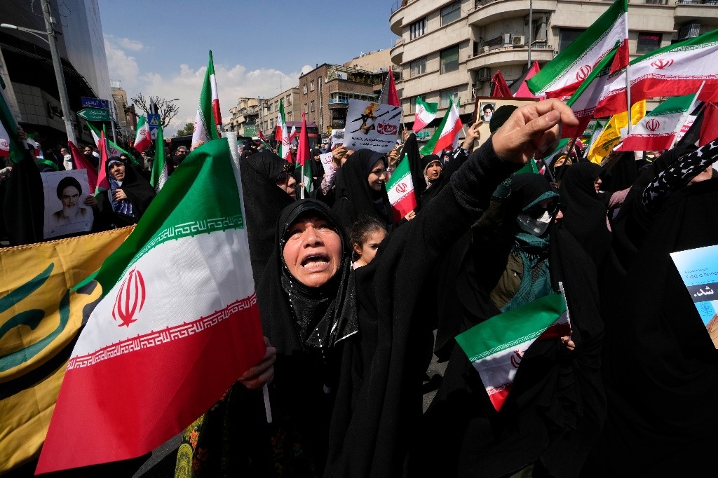 Iran, without retaliation plans;  minimizes attack