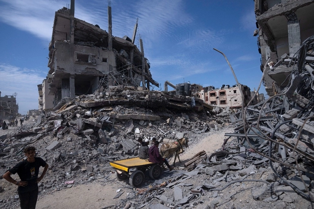 Los palestinos encuentran su ciudad natal irreconocible en Khan Younis, sur de la Franja de Gaza, el 8 de abril de 2024. Foto Ap