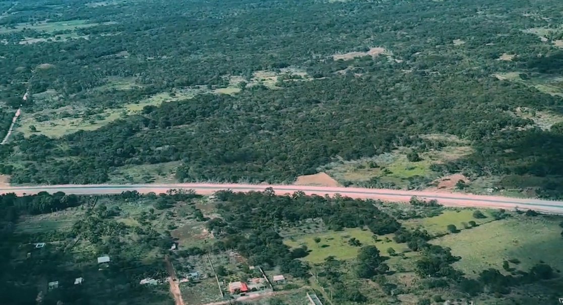 El presidente Andrés Manuel López Obrador publicó un video de ocho minutos de un recorrido por todo el tendido de rieles del Tren Maya. Imagen tomada del Twitter @lopezobrador_