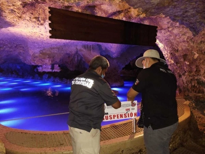 El primero de abril trabajadores de protección civil del municipio de Solidaridad, Quintana Roo, clausuraron la atracción acuática Río Salado en el parque Xenses, propiedad del Grupo Xcaret, donde Leonardo, de 13 años, fue succionado por un sistema de filtración y más tarde falleció. Foto cortesía Ayuntamiento de Solidaridad
