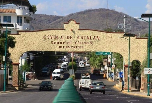 Acceso al municipio de Coyuca de Catalán. Foto tomada de Google Maps

