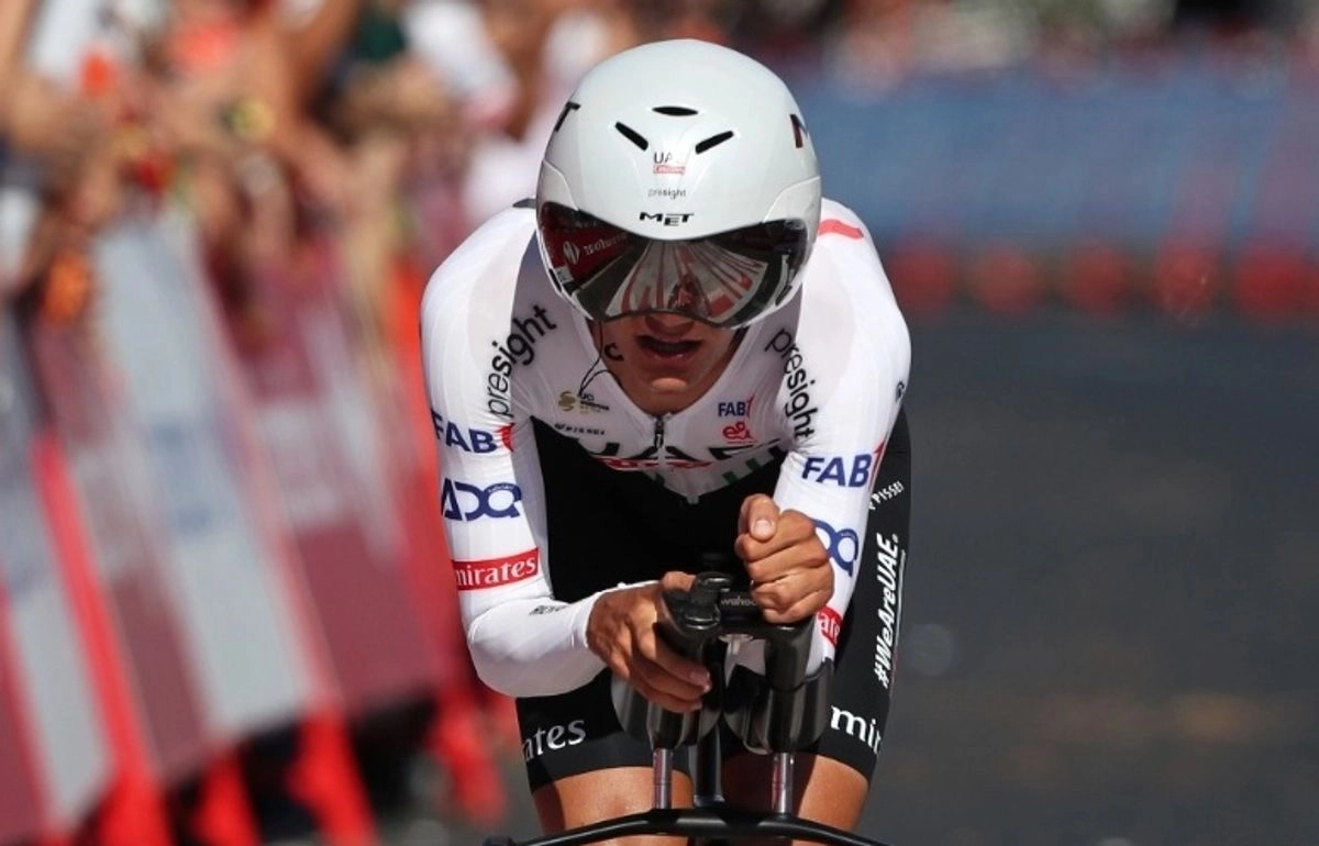 El ciclista mexicano Isaac del Toro se repuso de la caída que sufrió al inicio de la Vuelta a Burgos para finalizar en el cuarto lugar en la tercera etapa de la competencia. Foto
