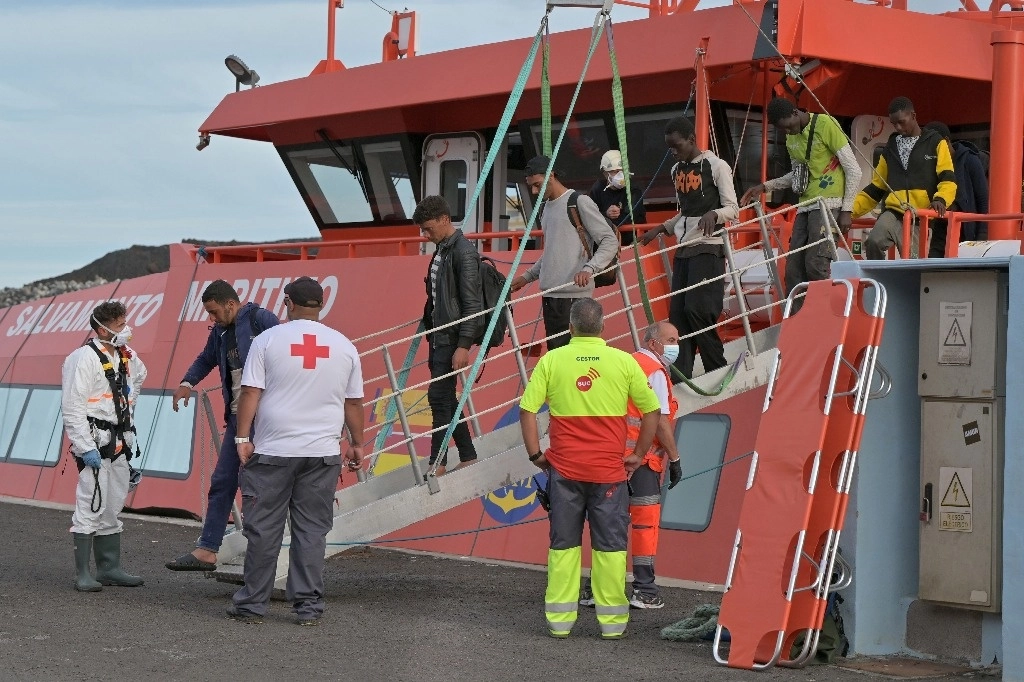Hasta junio, llegaron a Canarias de manera irregular más de 19 mil personas, el triple que en 2023 en el mismo periodo. Foto Europa Press.