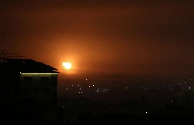 Israel ataca la ciudad de Rafah en respuesta al lanzamiento de un cohete desde la Franja de Gaza. Foto Afp