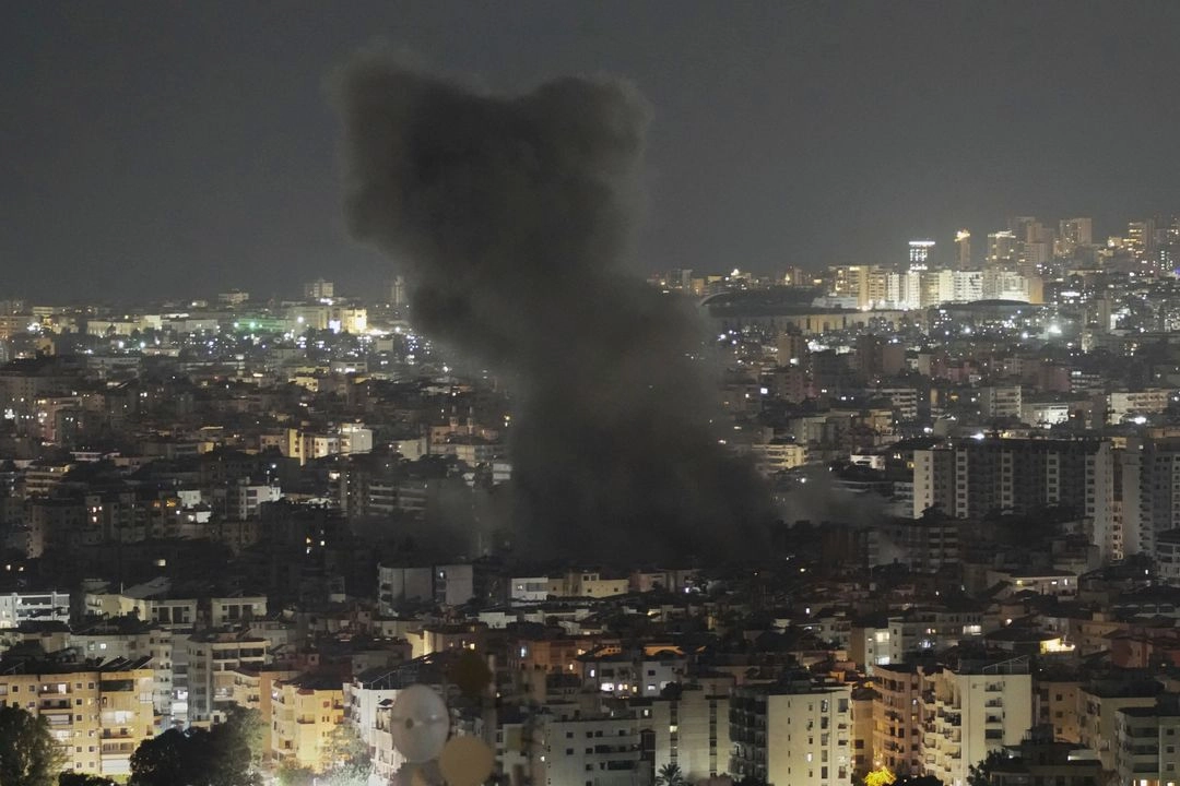 Israel señaló que atacó bases subterráneas de Hezbollah ubicadas al sur de Beirut, Libano. Foto  