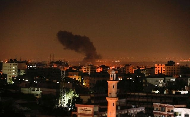 Bombardeo del ejercito israelí a instalaciones de Hamas, en la Franja de Gaza. Foto Afp