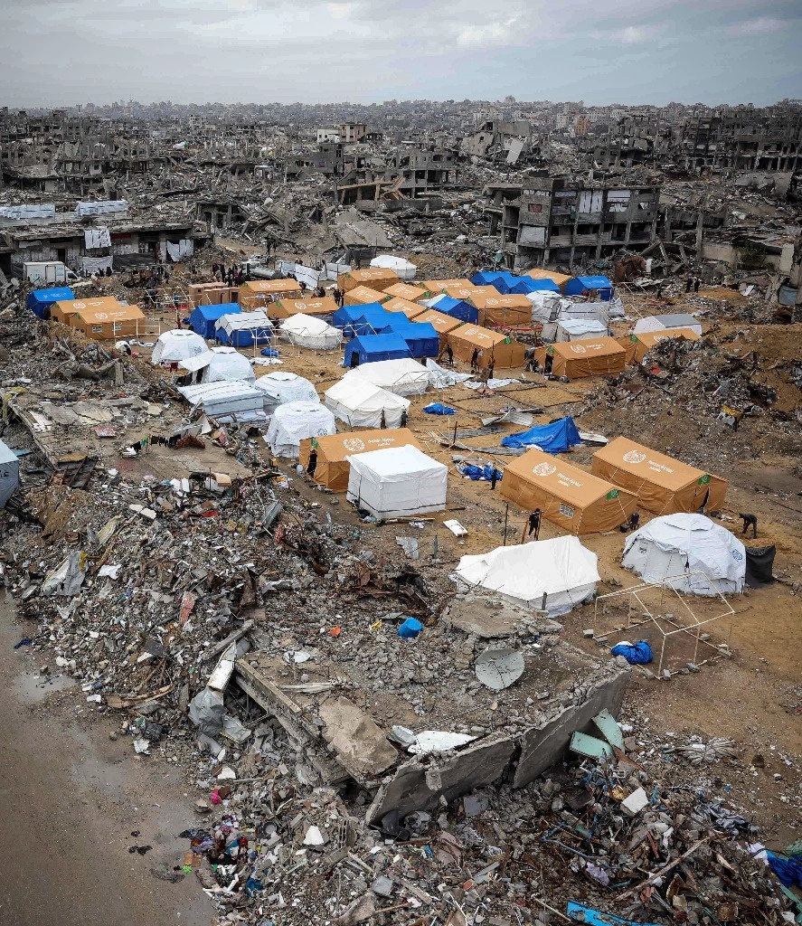 Egipto expresó "su total rechazo a las declaraciones del presidente estadunidense, al tiempo que Hamas llamó a una cumbre árabe de emergencia para responder al magnate y reafirmó que Gaza pertenece a su pueblo y éste no se irá". Asimismo, la ONU ratificó que la iniciativa es totalmente ilegal de acuerdo con el derecho internacional. Foto Afp