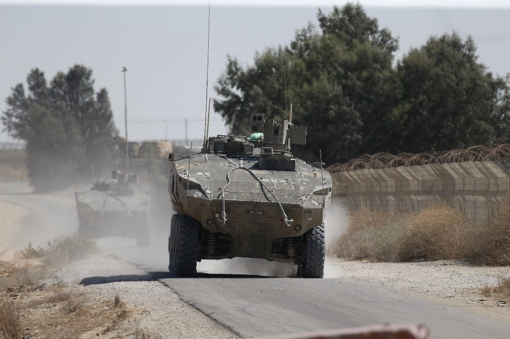 Tropas israelíes se movilizan cerca de la frontera con la franja de Gaza. Foto Xinhua