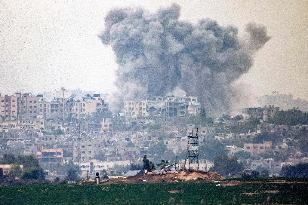 Bombardeo israelí al norte de la Franja de Gaza, el 27 de octubre de 2023. Foto Afp