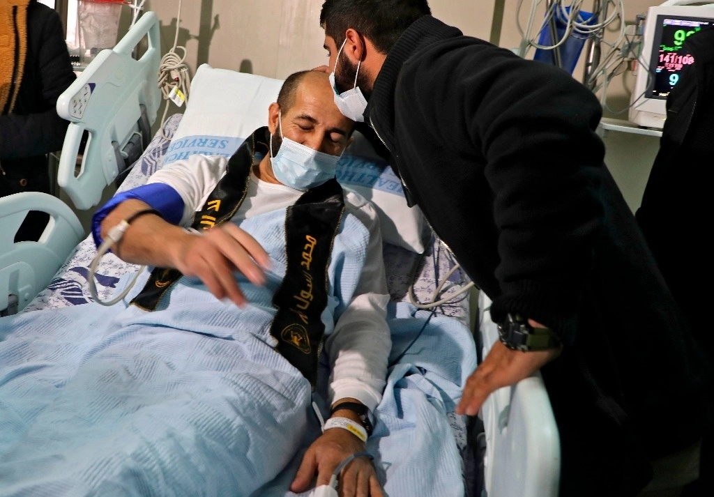 Maher al-Akhras se mantuvo más de 100 día en huelga de hambre para protestar contra su detención arbitrarias por fuerzas israelíes. Foto Afp
