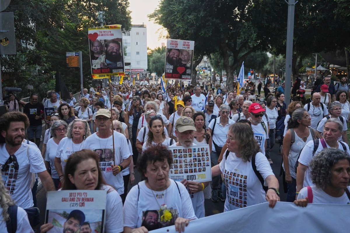 Marcha para pedir el fin de la guerra y la liberación inmediata de los rehenes retenidos por Hamas en la franja de Gaza, en Tel Aviv, Israel, el 24 de julio de 2025. Foto 