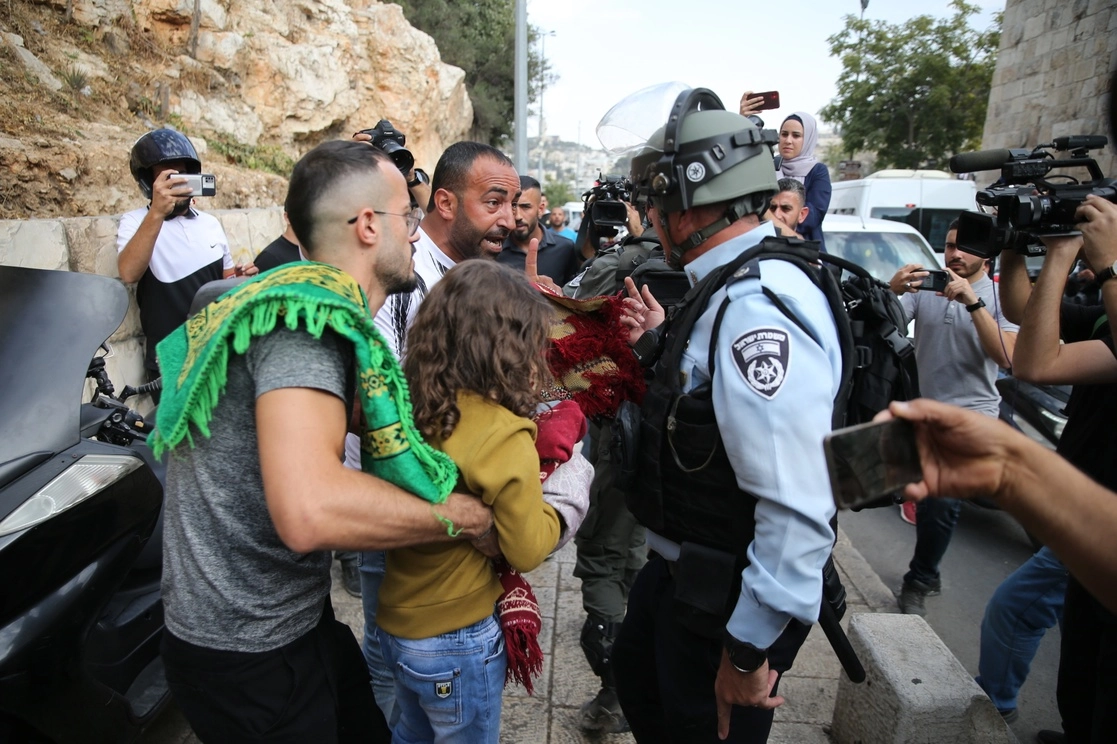 Imagen de archivo de policías israelíes enfrentándose con palestinos. Foto Xinhua
