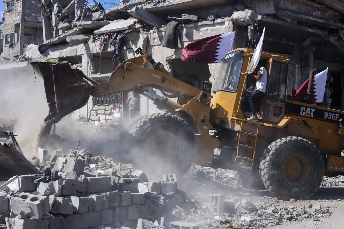 Comenzó el retiro de escombros de los edificios derribados por los bombardeos israelíes en Gaza. La reconstrucción del enclave necesita 70 mil millones de dólares, estima la ONU. Foto 