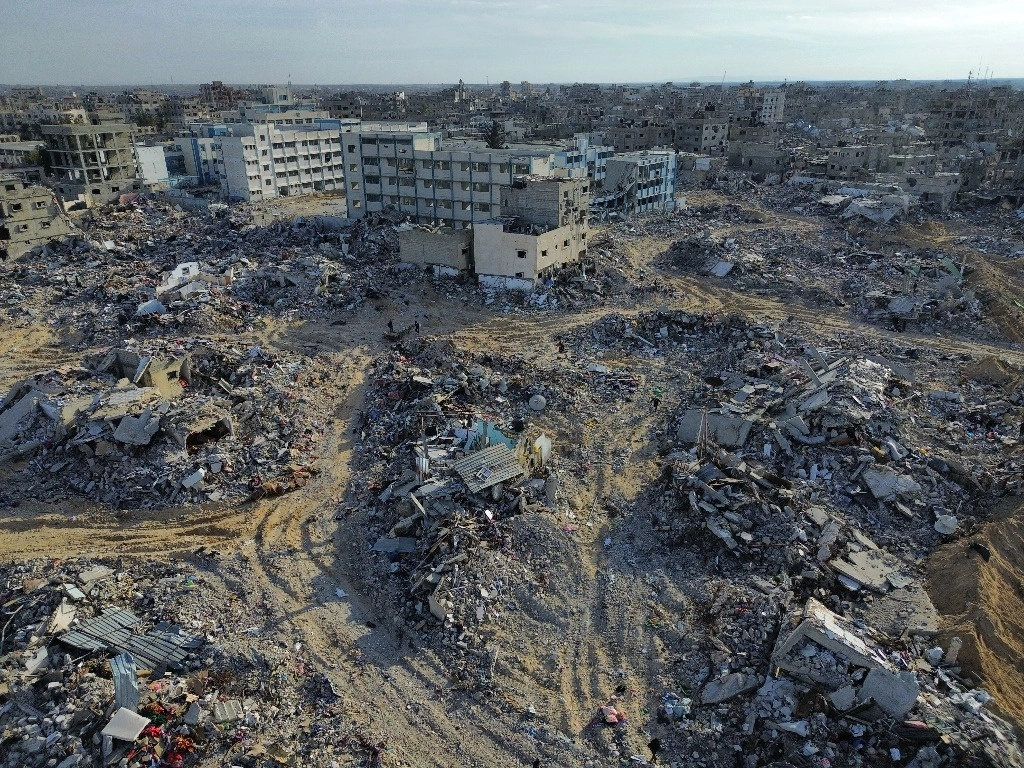 Casas dañadas después de los ataques aéreos israelíes, en la ciudad de Rafah, en el sur de la Franja de Gaza, el 20 de enero de 2025. Foto Xinhua