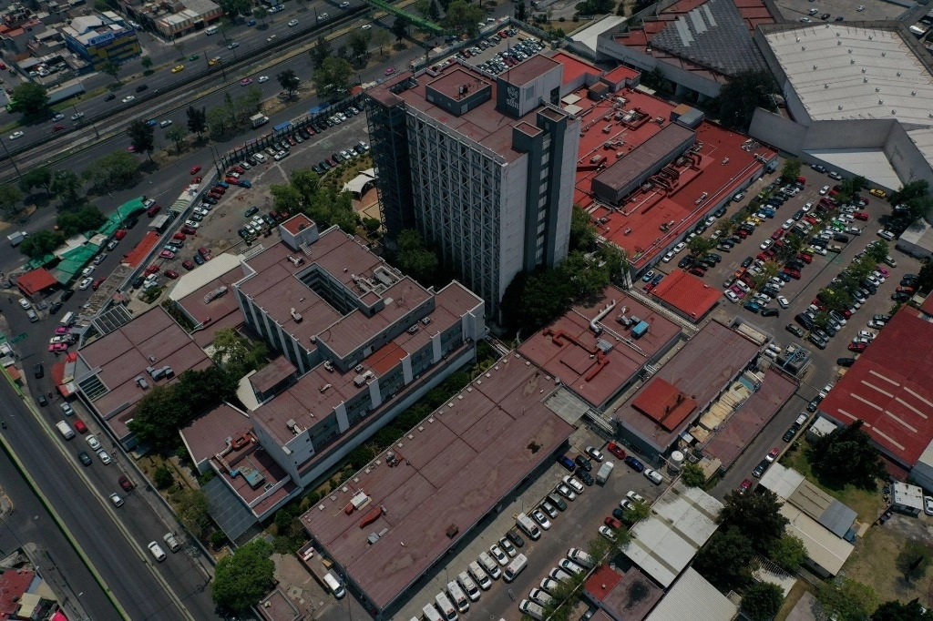Toma aérea del Hospital Regional Ignacio Zaragoza del Issste, que atiende pacientes Covid-19. Foto Cuartoscuro / Archivo