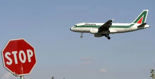 Aeronave de Alitalia en imagen de archivo. Foto Afp