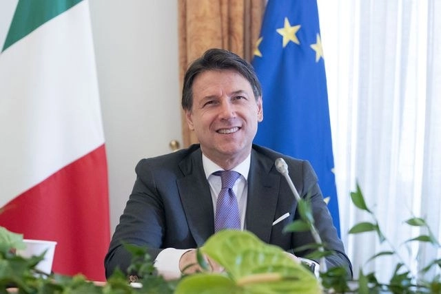 Giuseppe Conte tuvo una conferencia con dirigentes de la UE y el FMI sobre la reactivación económica en Italia tras la epidemia del coronavirus, ante el "impacto sin precedentes" que sufre su país. Foto Oficina de prensa del Palazzo Chigi / Afp