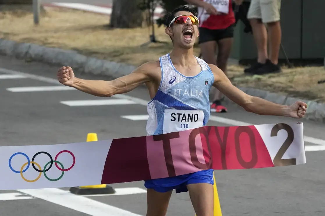 El italiano Massimo Stano sorprendió al proclamarse campeón en los 20 km de marcha de los Juegos Olímpicos de Tokio 2020, el 5 de agosto de 2021. Foto Ap