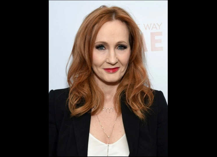 La autora británica J. K. Rowling espera que su saga de Harry Potter haga su magia en los niños aburridos que están en casa confinados por el coronavirus. Foto Ap 