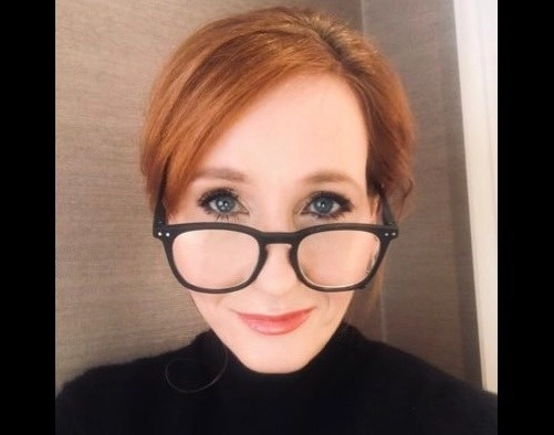 La escritora J. K. Rowling fue criticada por la comunidad transexual a causa de comentarios hechos en su cuenta de Twitter. Foto @jk_rowling