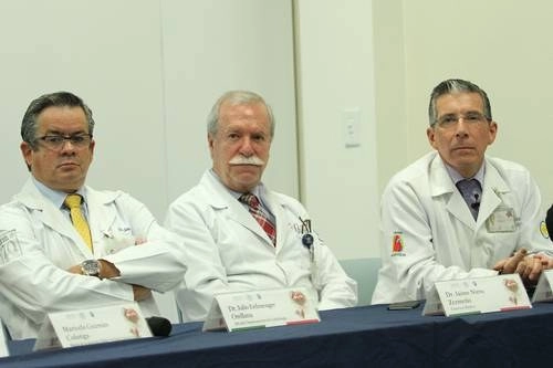 Los especialistas (izq. a der) Julio Erdmenger Orellana, Jaime Nieto Zermeño y Alejandro Bolio Cerdán durante una conferencia de prensa. Foto María Luisa Severiano 