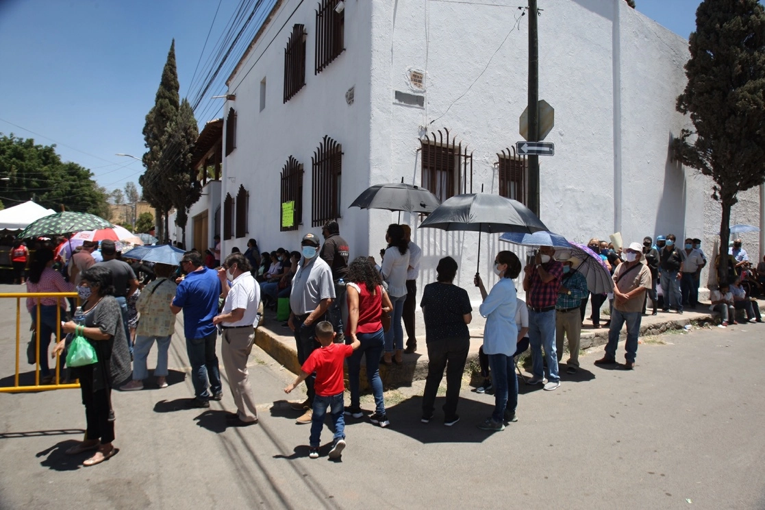 Aplicación de vacunas contra el Covid-19 en el municipio de Tonalá, Jalisco. Foto Arturo Campos Cedillo