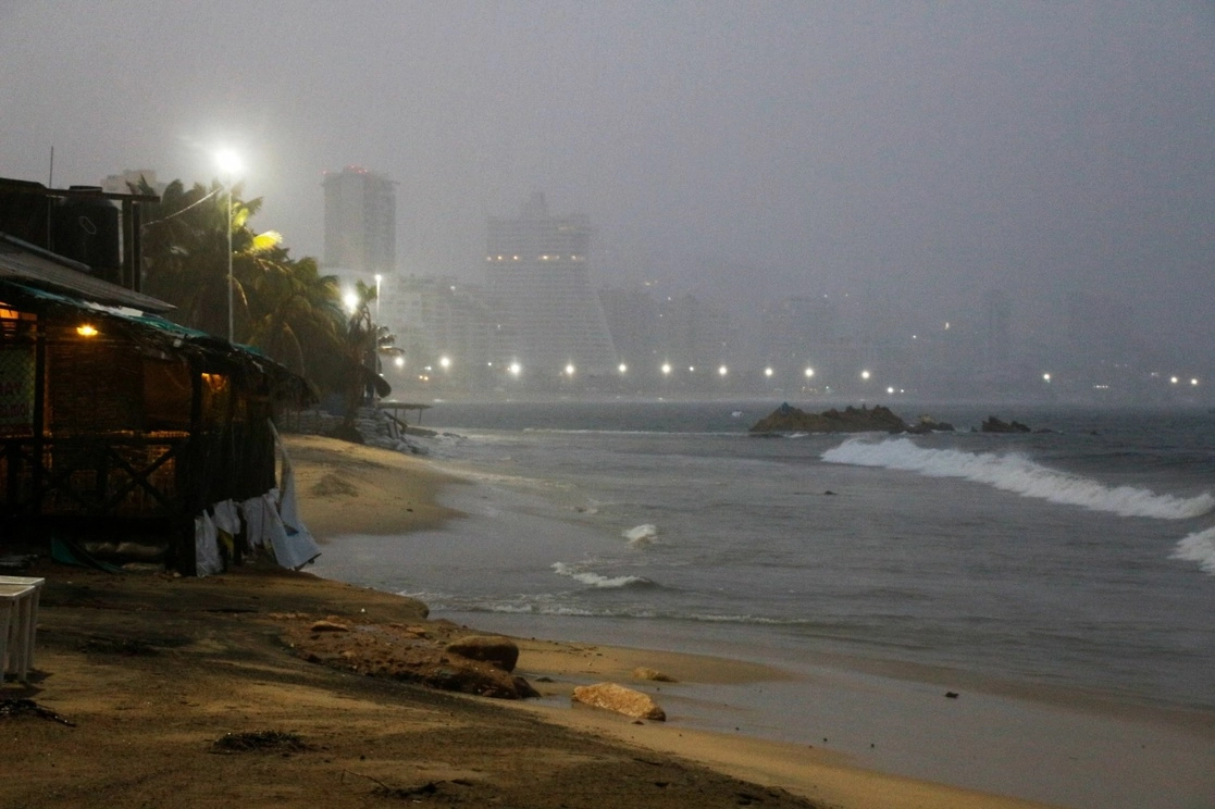 La tormenta tropical Dolores a su paso por las costas de Guerrero. Foto Cuartoscuro