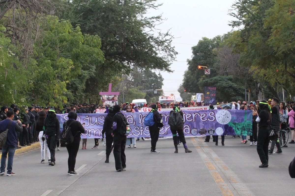 Parte del contigente que participó en la marcha del 25N en Guadalajara, por el Día Internacional de la Erradicación de la Violencia contra la Mujer. Foto