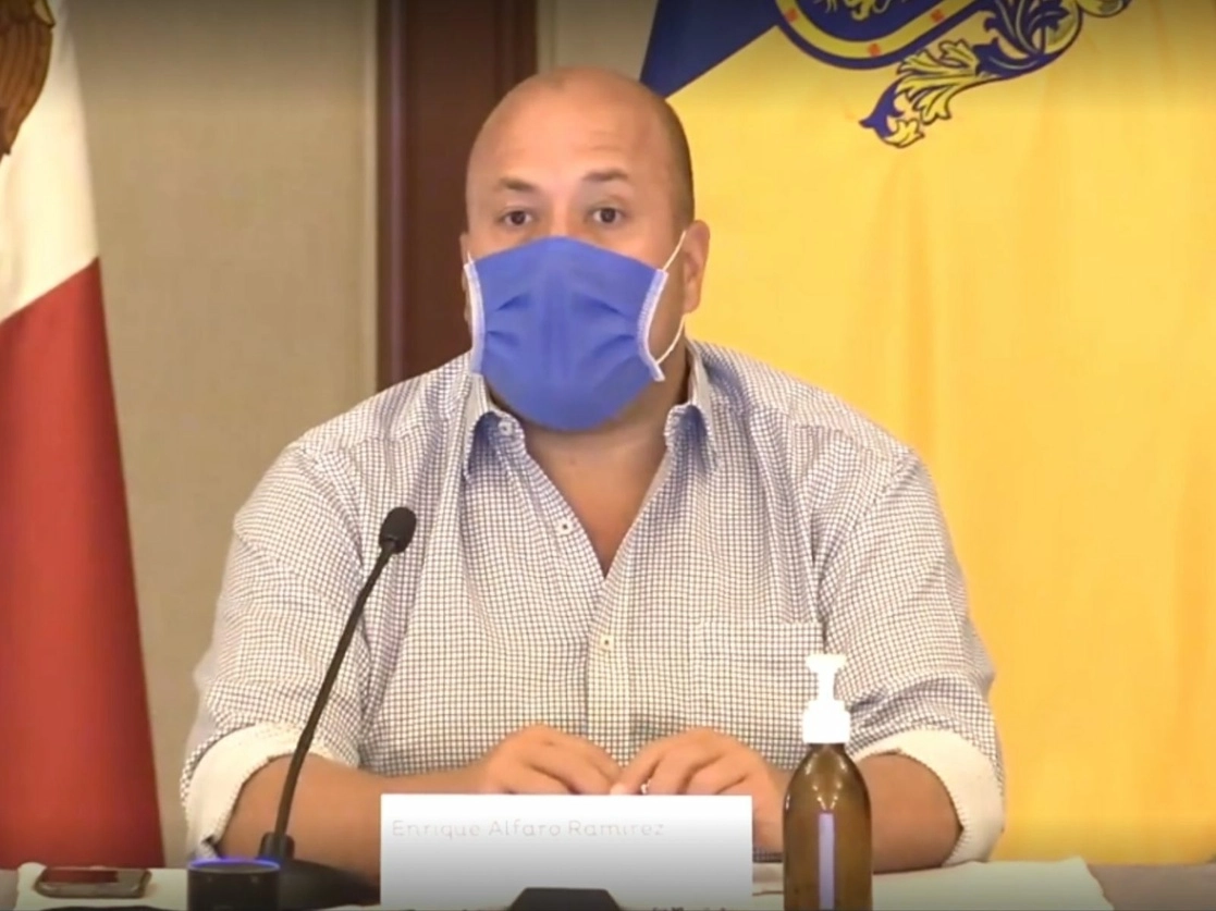 El mandatario pidió considerar a maestros como población prioritaria para recibir la vacuna contra el Covid-19. Imagen tomada de la transmisión en vivo a través del Twitter de @EnriqueAlfaroR
