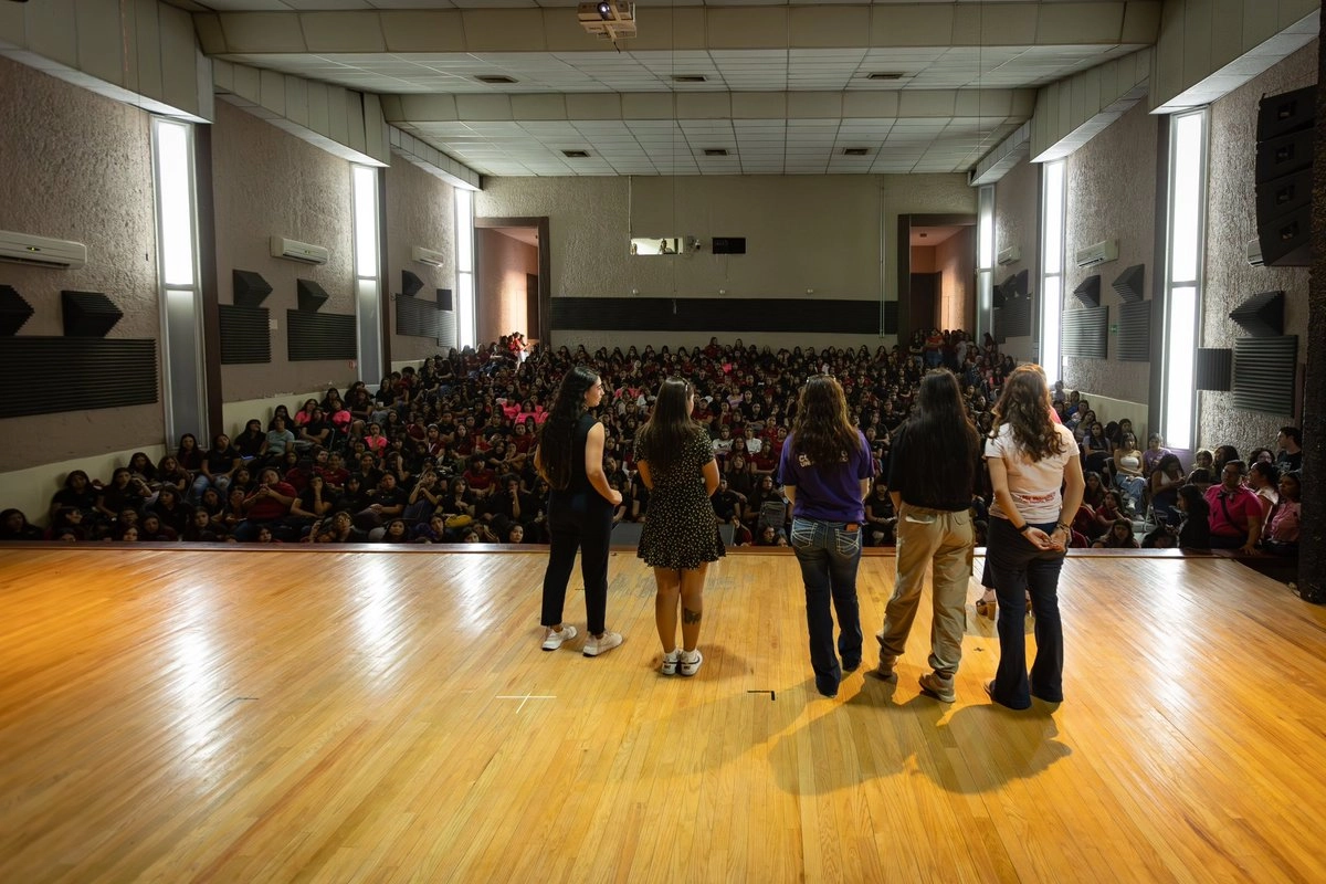 Población estudiantil de la UdeG en imagen de archivo. Foto