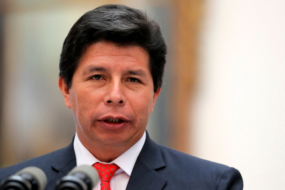 El presidente peruano depuesto Pedro Castillo dijo que jamás renunciará al cargo, y exhortó a militares y policías a suspender la represión de las manifestaciones. Foto Afp 