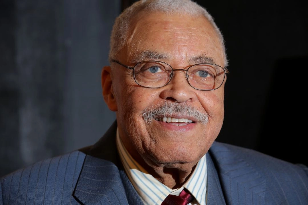 James Earl Jones falleció en septiembre de 2024 a la edad de 93 años; prestó su voz para el mítico personaje de Darth Vader en la saga de películas de 'Star Wars'. Foto 