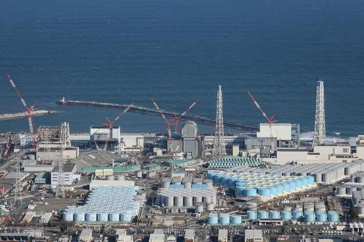 Tanques de almacenamiento utilizados para el agua tratada en la planta de energía nuclear Fukushima Daiichi. Foto Afp  