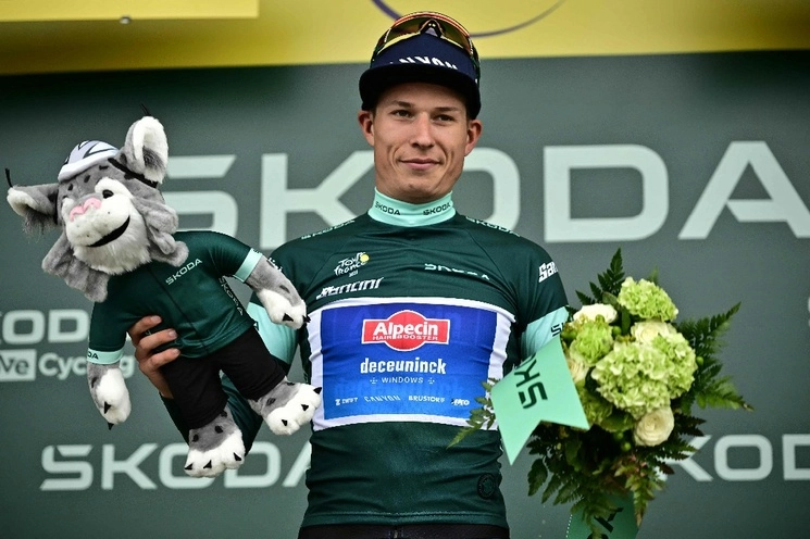 El ciclista belga Jasper Philipsen (Alpecin) logró su segunda victoria en dos días en el Tour de Francia al imponerse al esprint en la cuarta etapa, el 4 de julio de 2023. Foto Afp