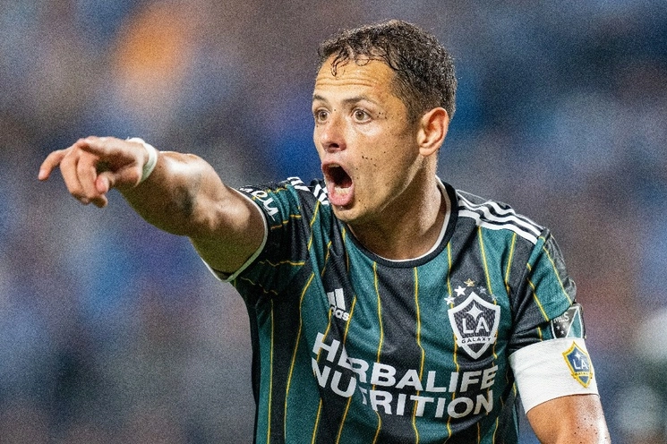 Javier ‘Chicharito’ Hernández sufrió ruptura de ligamento en una rodilla; la recuperación de este tipo lesión va de los cinco a los nueve meses. Foto Ap / Archivo