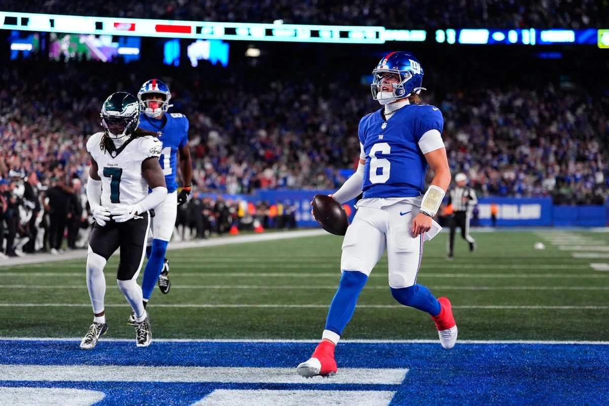 El novato Dart corrió sin ser tocado en su acarreo de 20 yardas para touchdown y se conectó con Wan’Dale Robinson en una recepción y carrera de 35 yardas hasta las diagonales. Foto