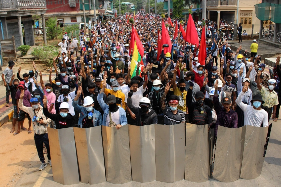 Protestas contra el golpe militar en Dawei. Foto Afp