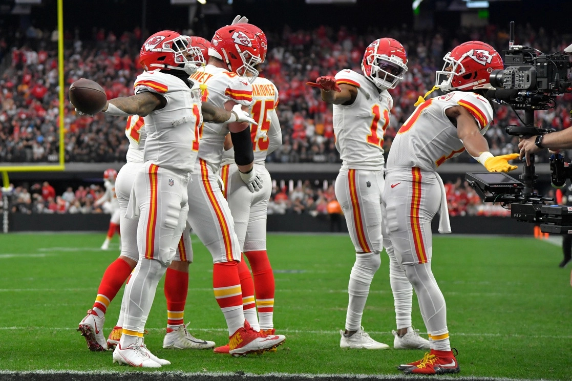 Los de Kansas City ofrecieron una gran exhibición ante el equipo de Las Vegas, con lo que se ganaron el derecho a descansar en la ronda de comodines. Foto Ap 