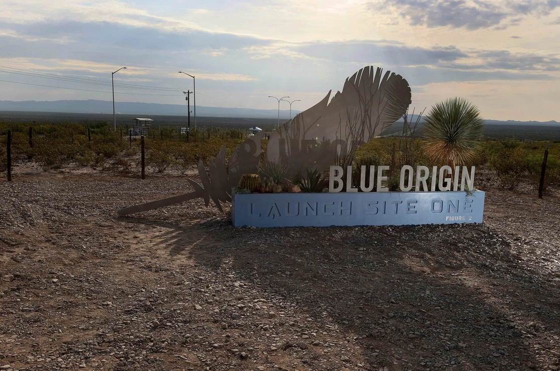 Blue Origin es la compañía fundada por Jeff Bezos que busca abrir mercado en el turismo espacial. Foto Afp