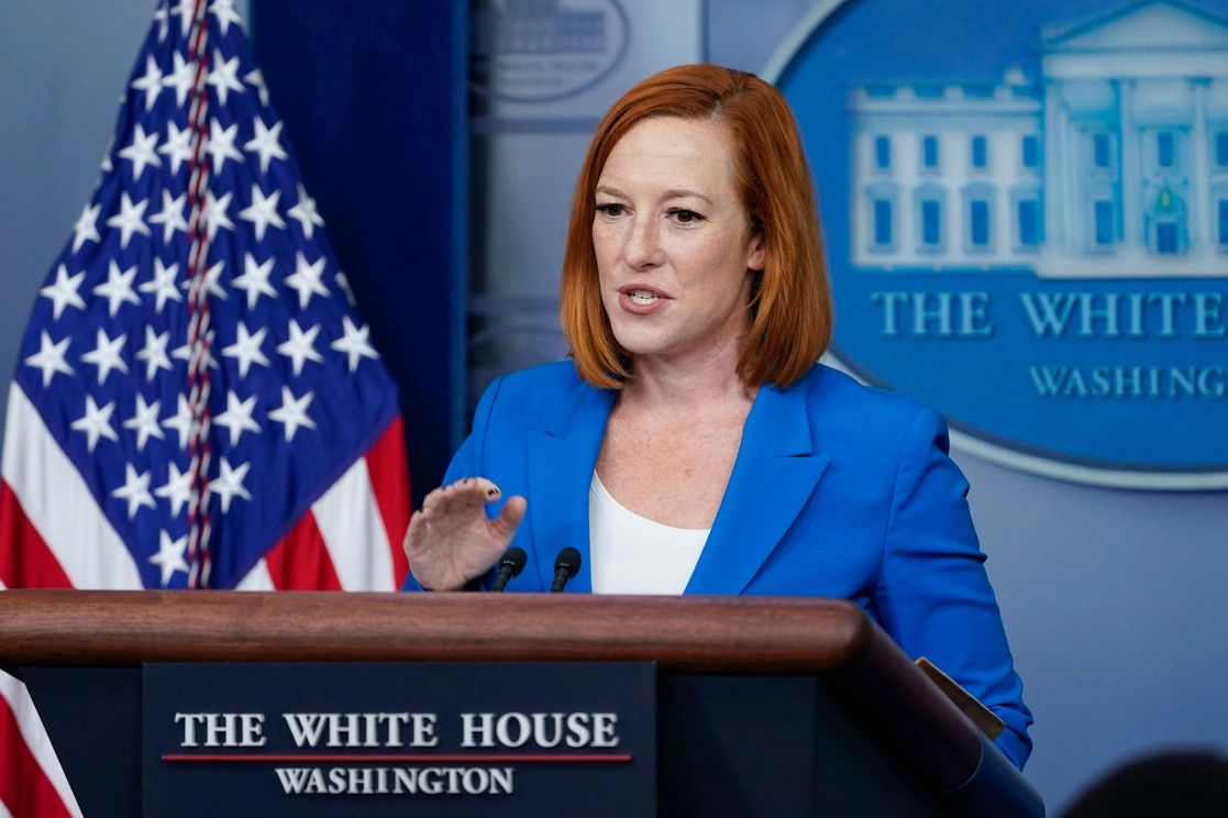 Jen Psaki, vocera de la Casa Blanca dijo que la última vez que se reunió con el presidente Biden fue hace cinco días con uso de mascarilla y distancia social. Foto Ap