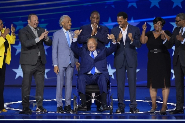 La diputada federal afroestadunidense Maxine Waters comentó: “si me levanto y grito en resistencia, es porque Jesse me enseñó cómo hacerlo”. Foto Ap